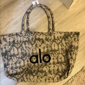ALO Yoga Patterned Tote Bag in Brown and Black